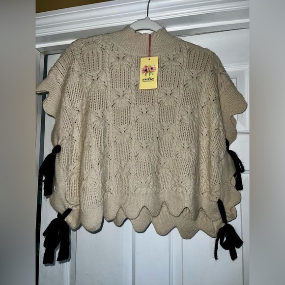 NWTs Entro scalloped sweater top with bows - Picture 7 of 7